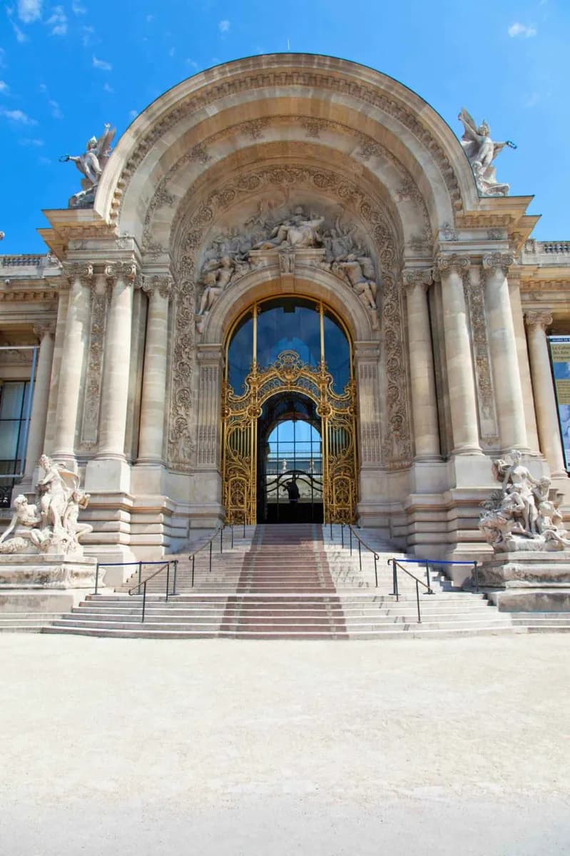 Petit Palais · 9