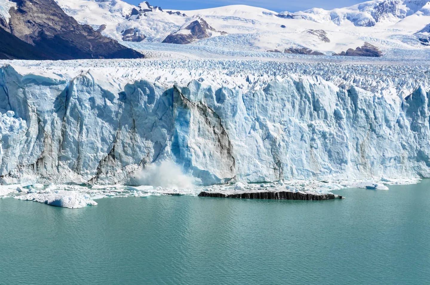 Wie Perito Morenos Eisbrücke Brecht