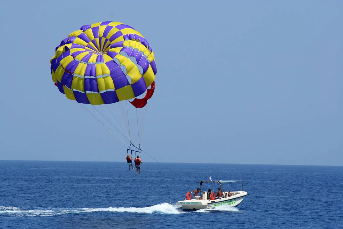 Windsurf, buceo y navegación en Rodas