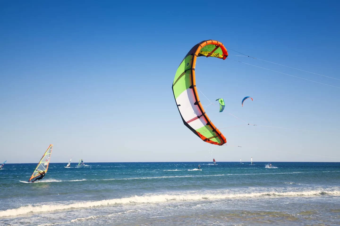 Windsurf, buceo y navegación en Rodas · 2