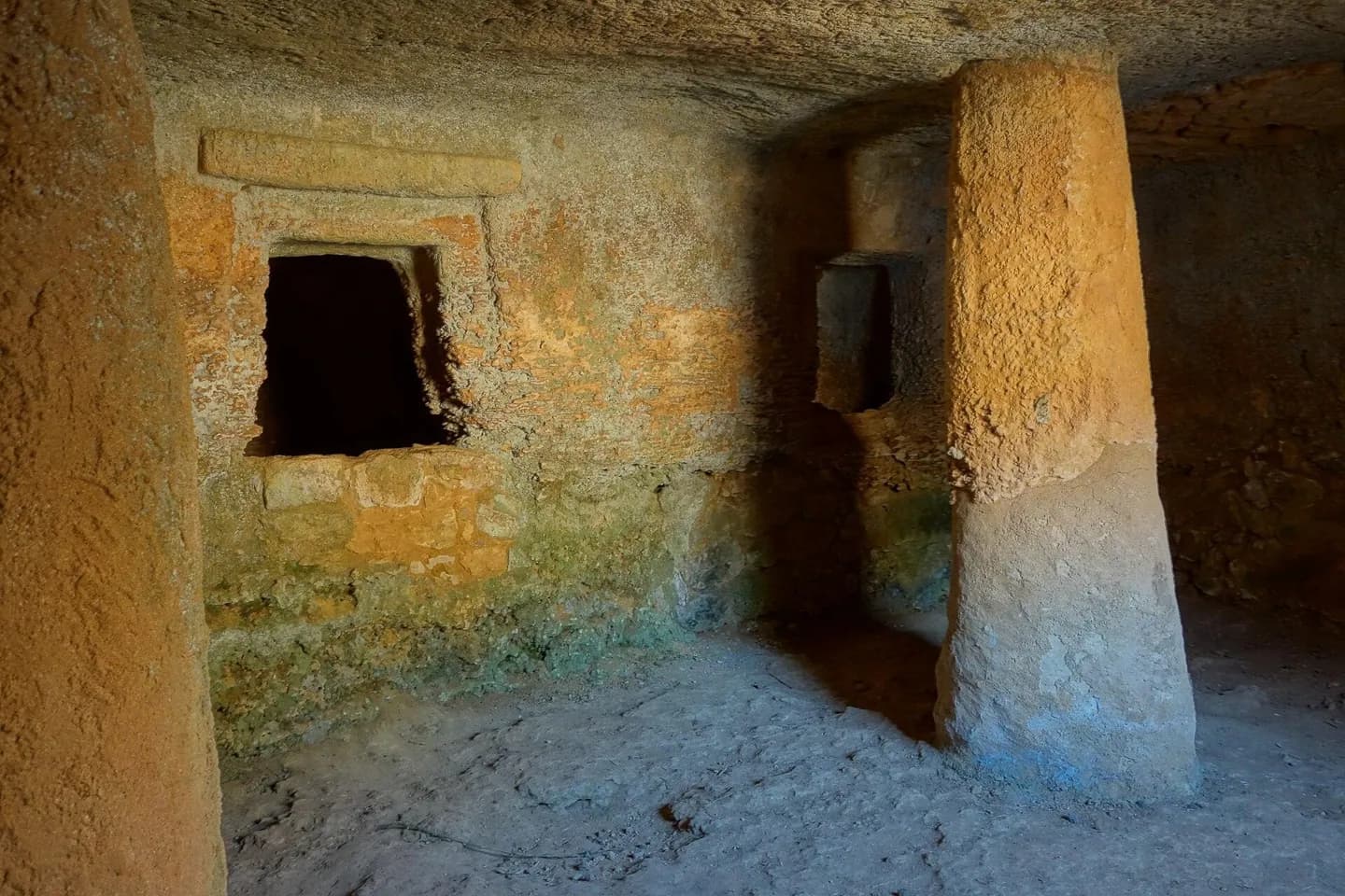 Alghero: Prehistory, Walls and Cliffs