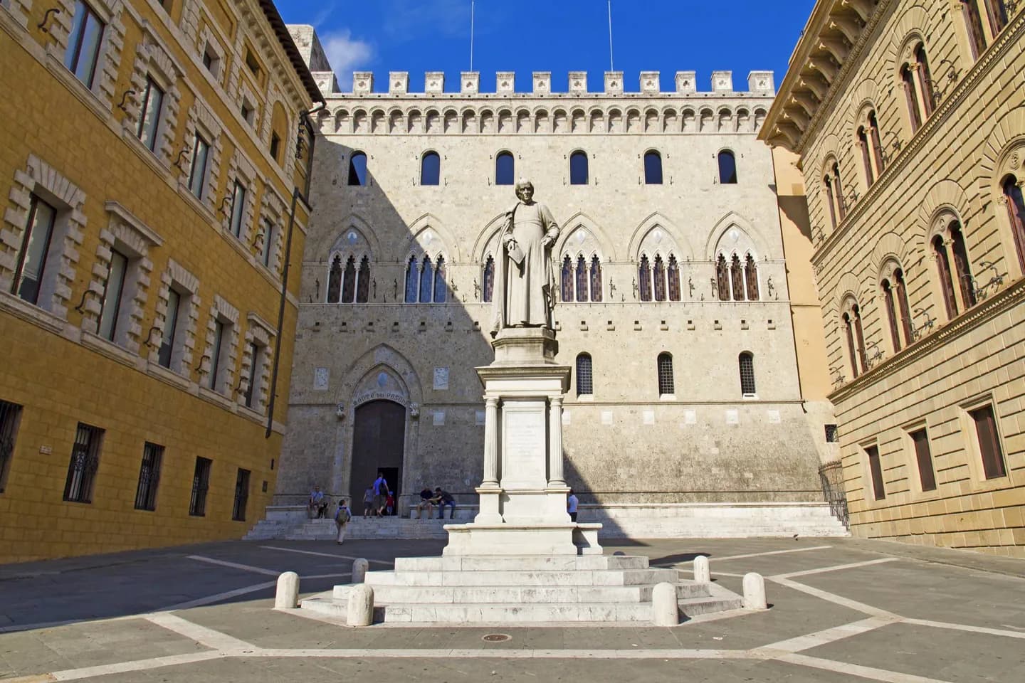 Palácio Salimbeni · 2