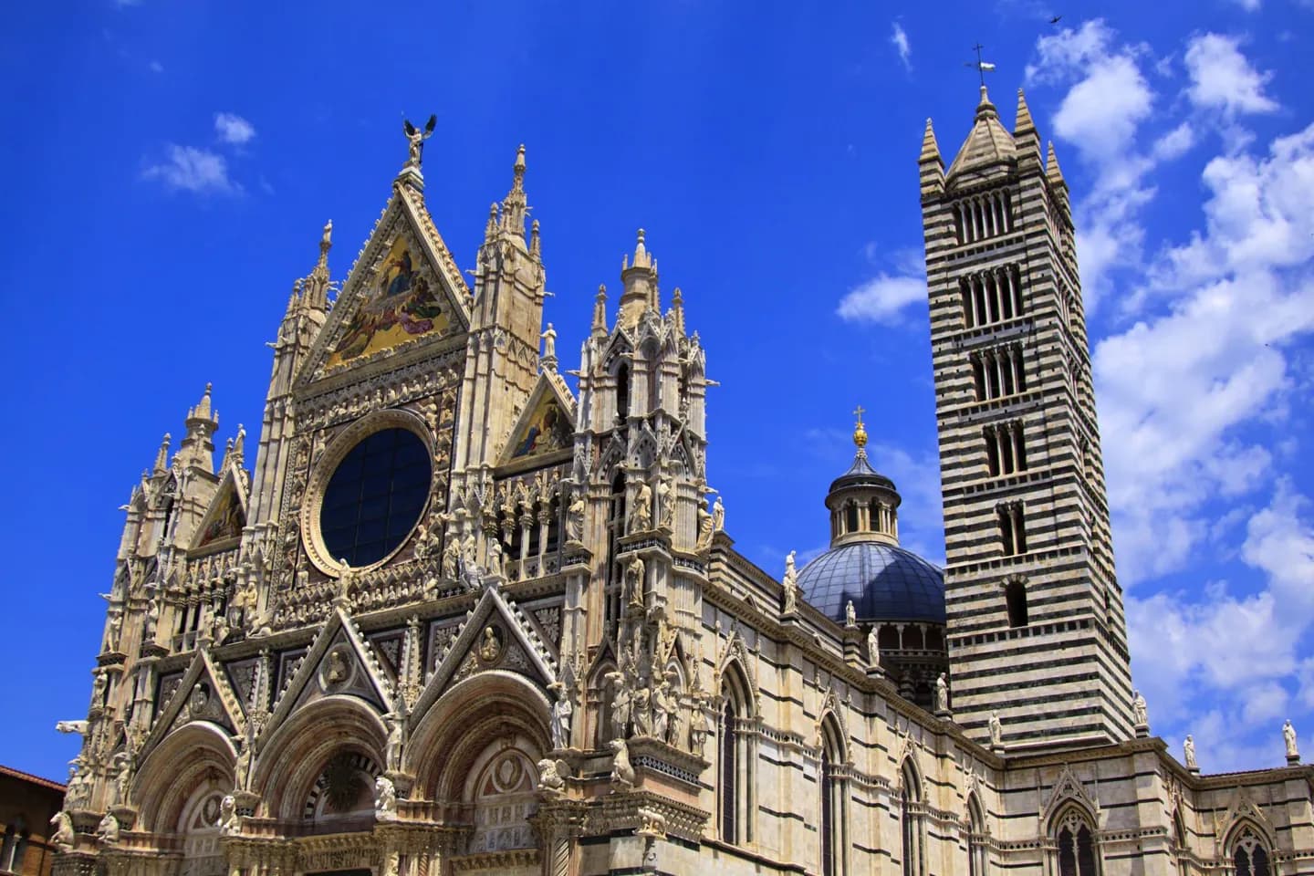Die Fassade der Kathedrale von Siena lesen · 2