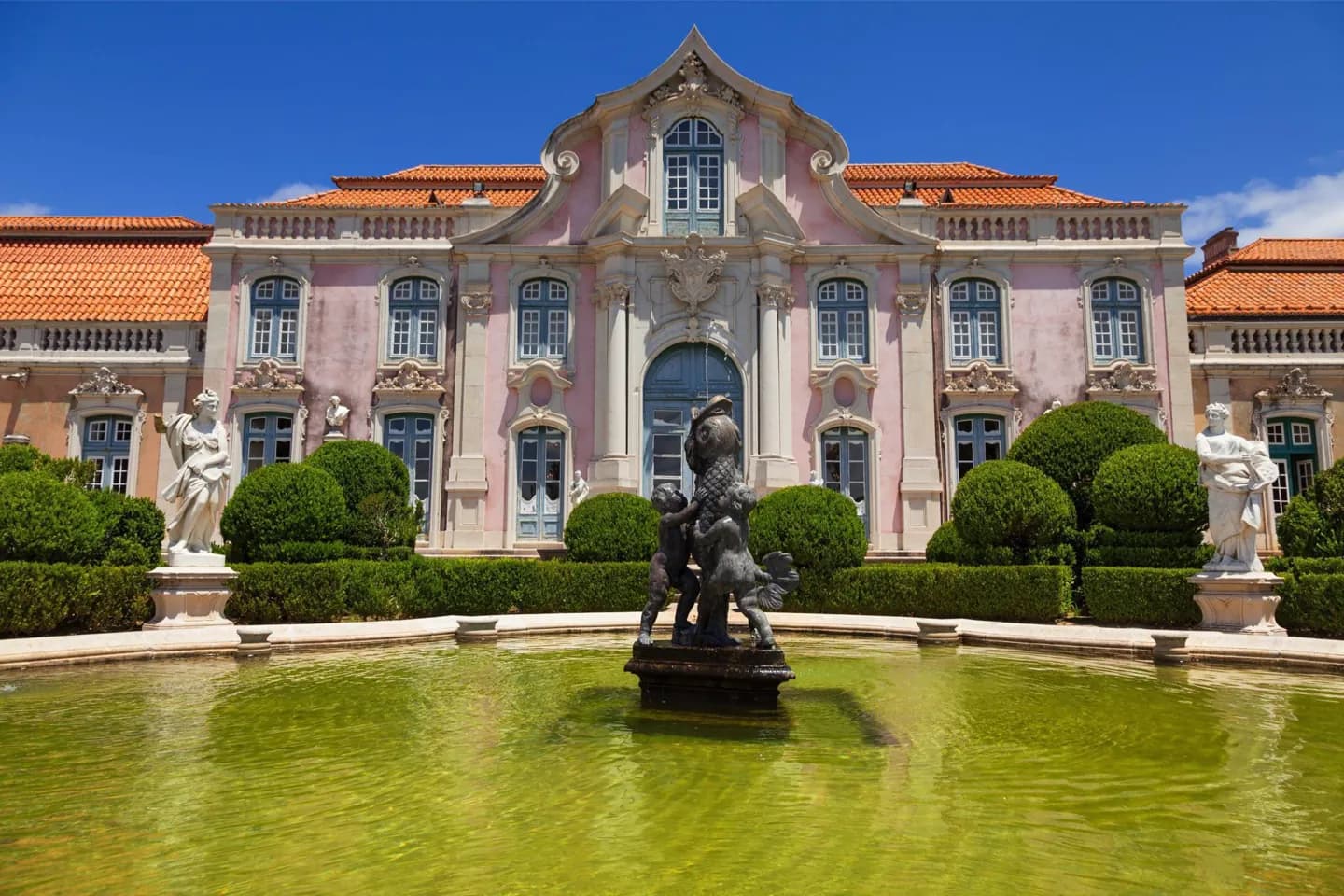 Die Fassaden von Queluz lesen · 2