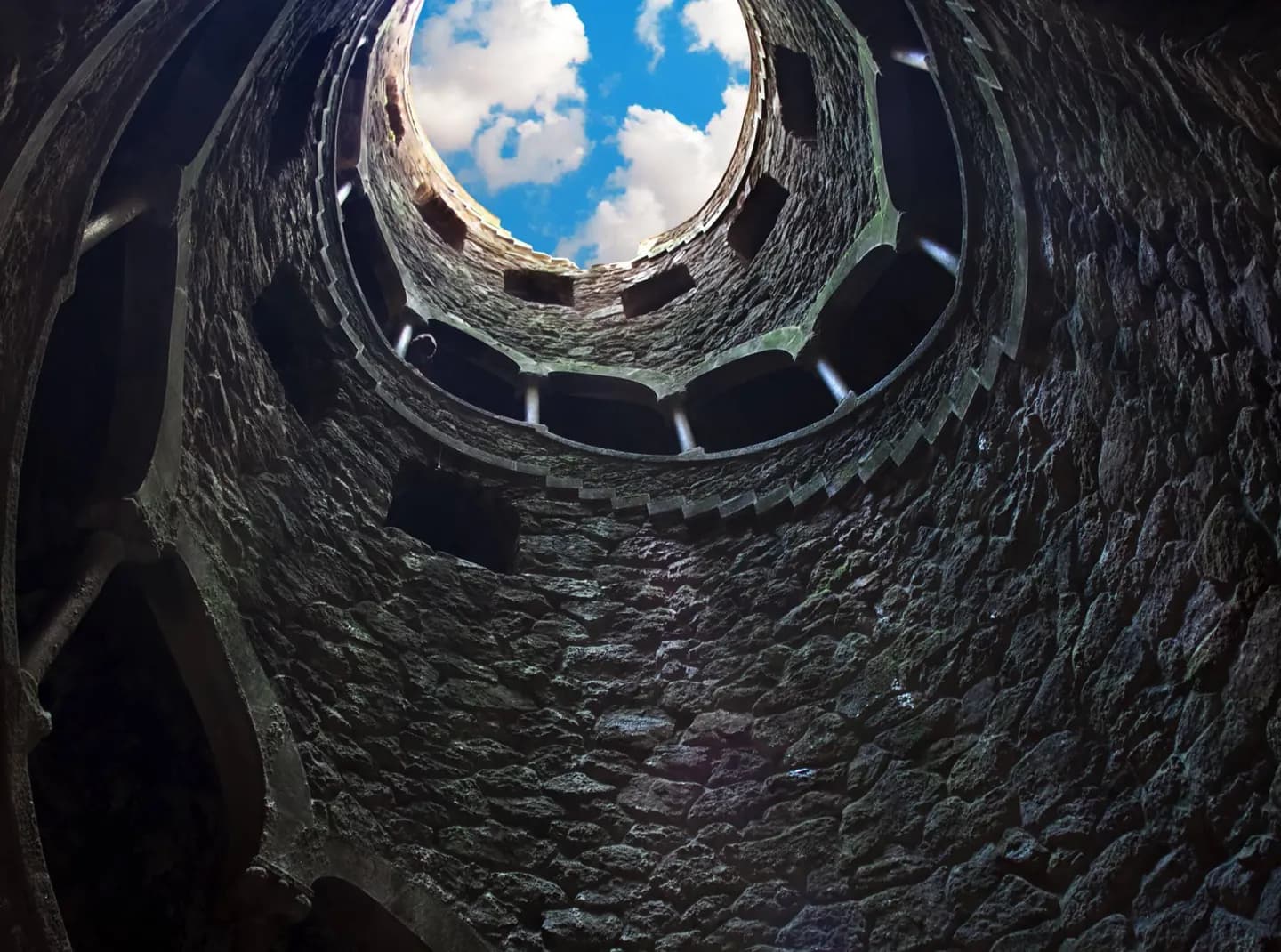 Quinta da Regaleira: Palacio y terrenos simbólicos · 2