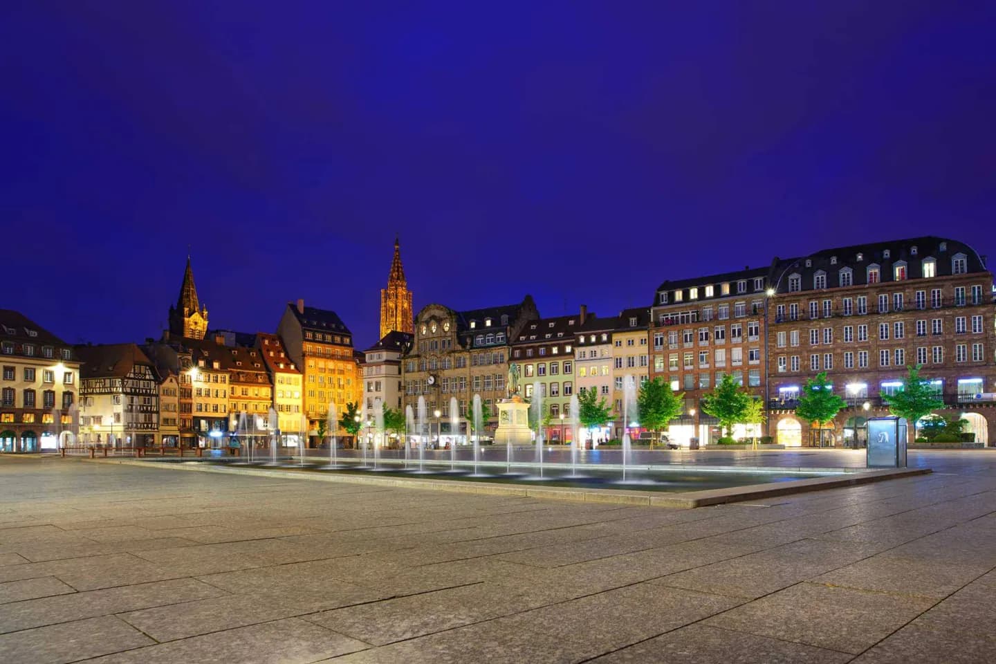 Island churches and Palais Rohan collections