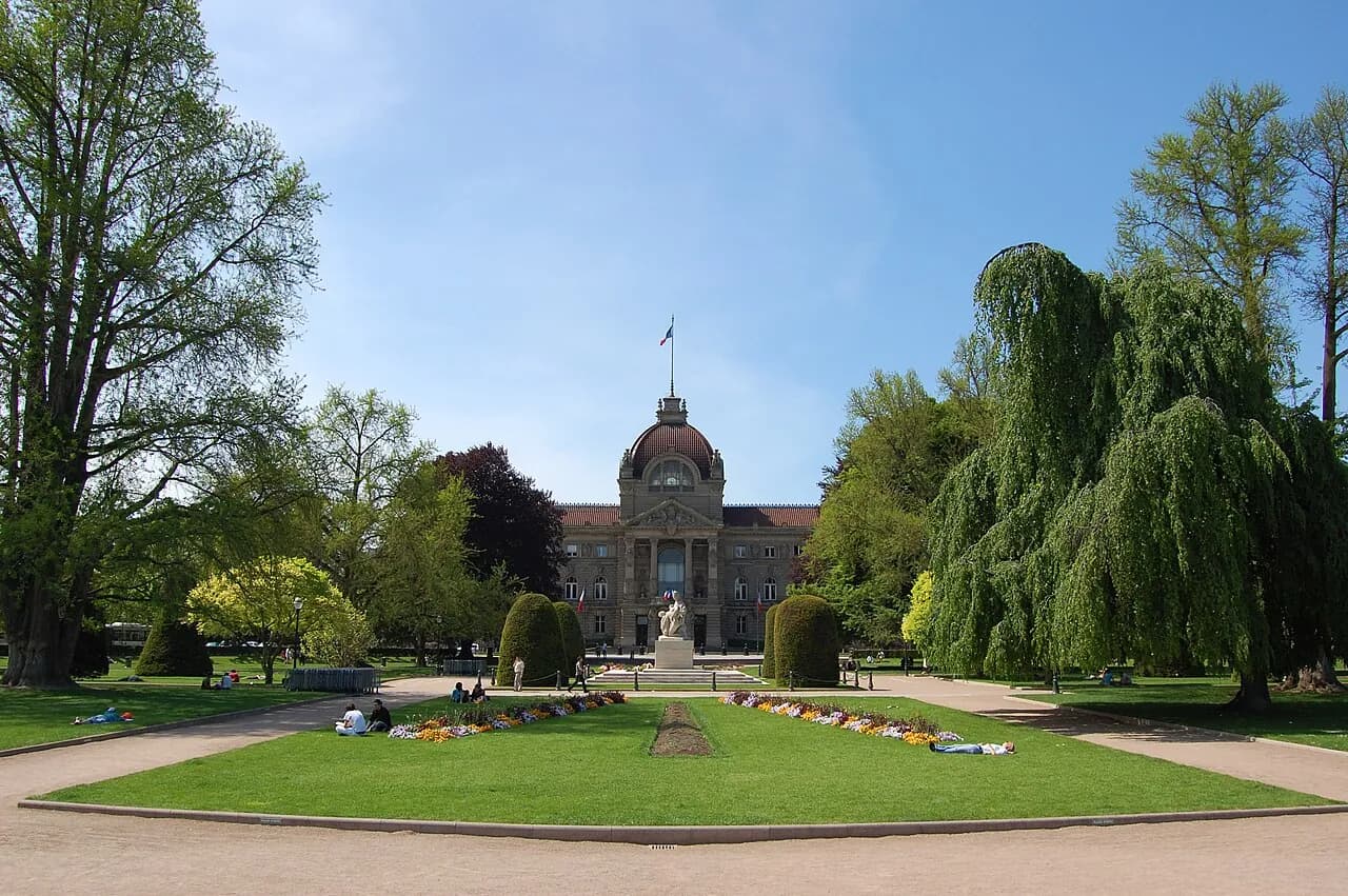 Neustadt squares and university nature