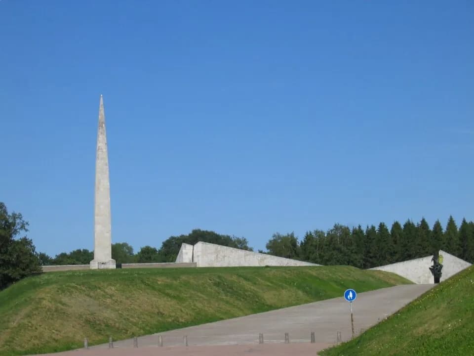 Monumento a Maarjamäe