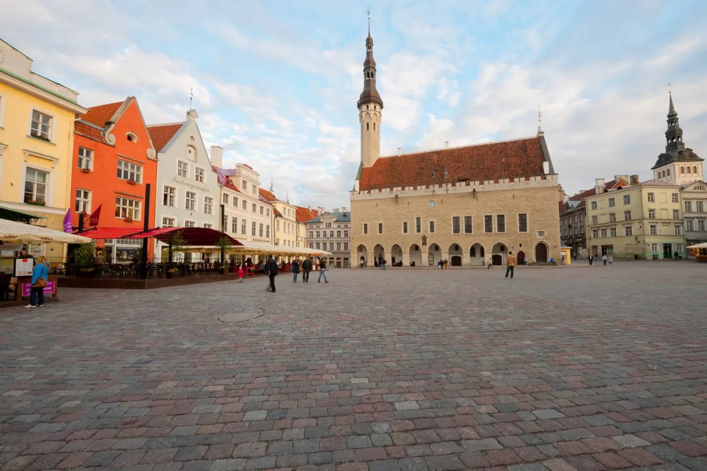 Arazzi intrecciati esposti al municipio di Tallinn · 2