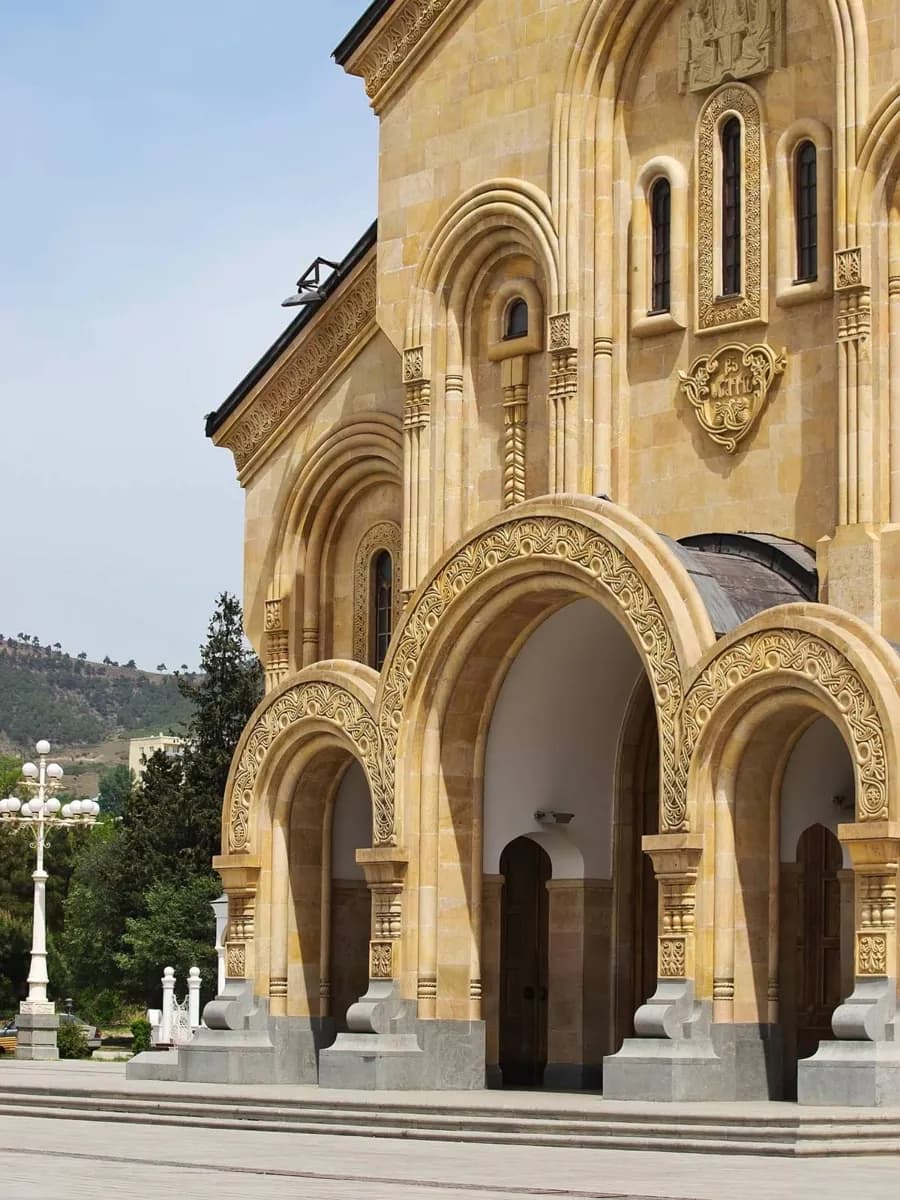 Catedral da Santa Trindade de Tiflis · 3