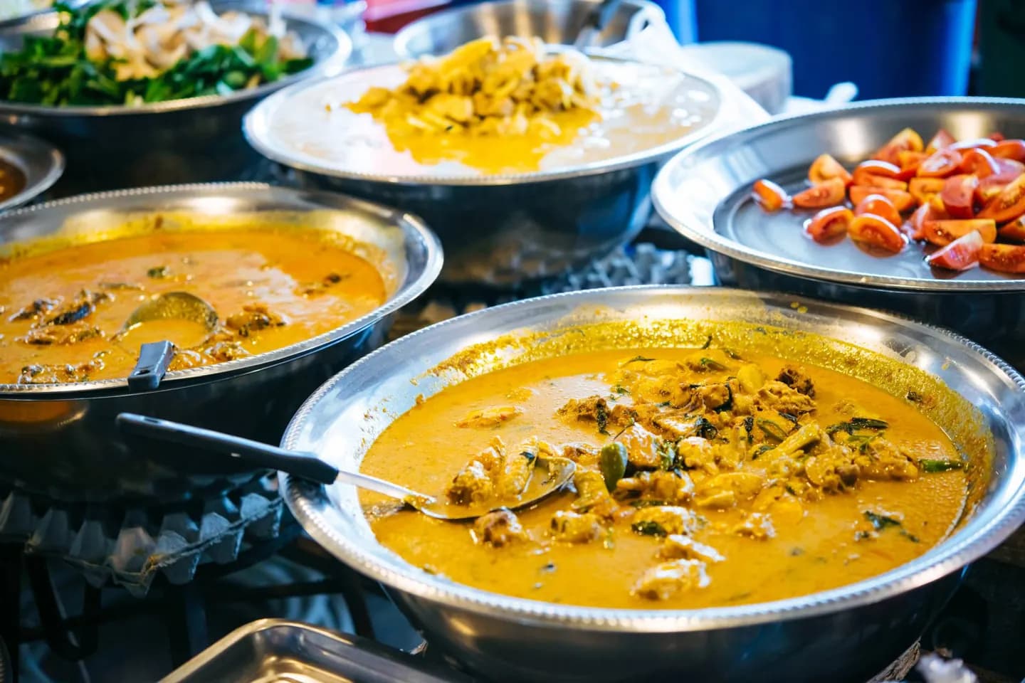 Manger en Thaïlande: plats partagés et sauce de poisson cachée · 2