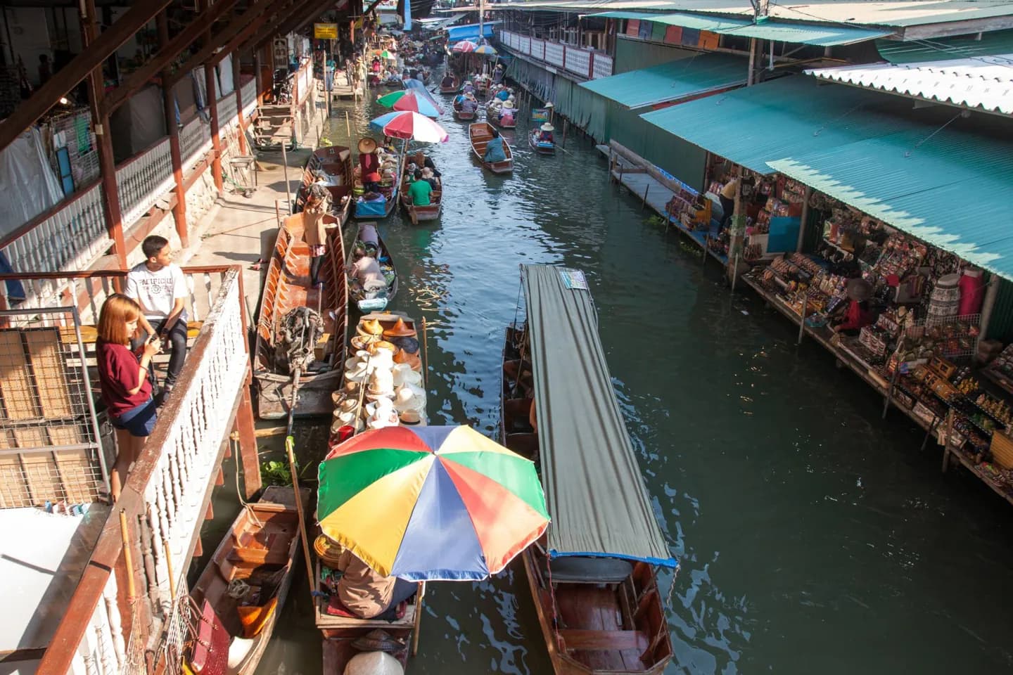 Essen an thailändischen Straßenständen