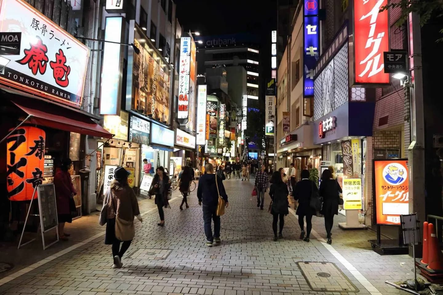 新宿。 · 3