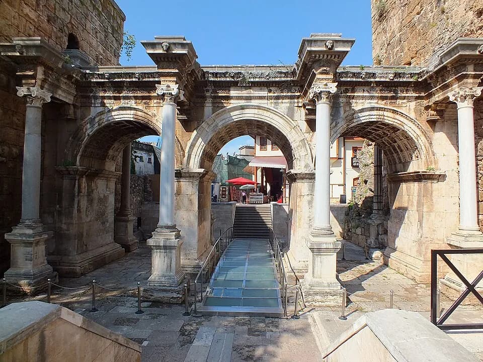 Porte d'Hadrien