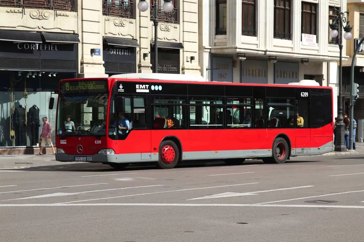 Getting Around Valencia by Bus · 2