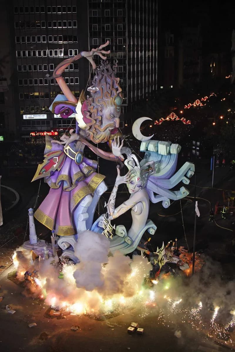 Fallas: Valencias Feuer- und Satirefestival