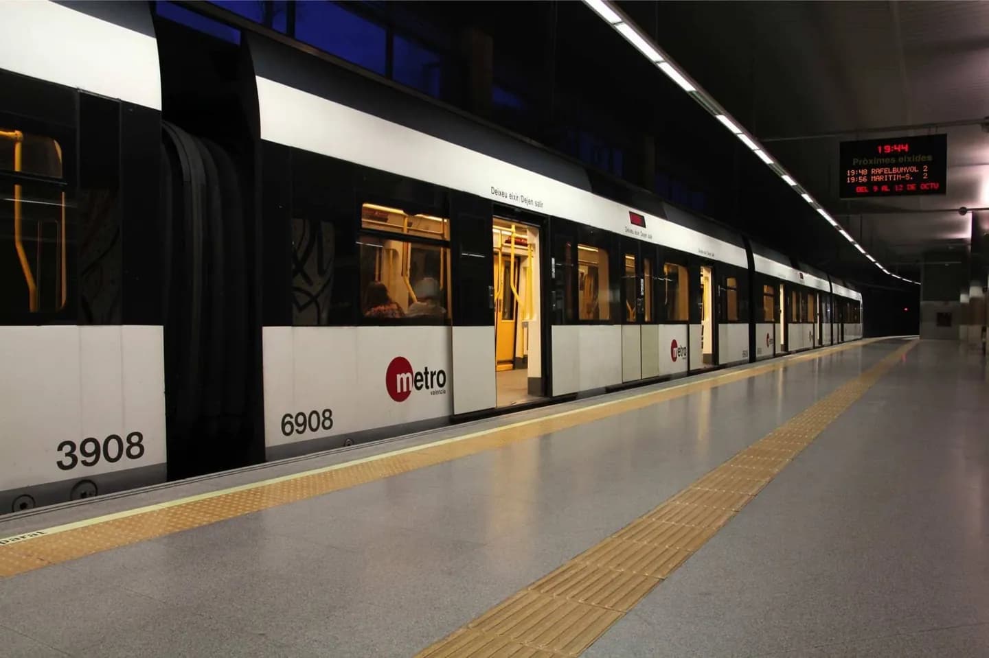 Conducir por Valencia en Metro y Tranvía · 2