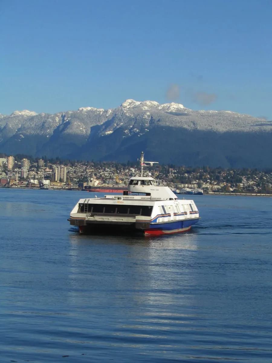 Mit den False Creek Ferries · 2