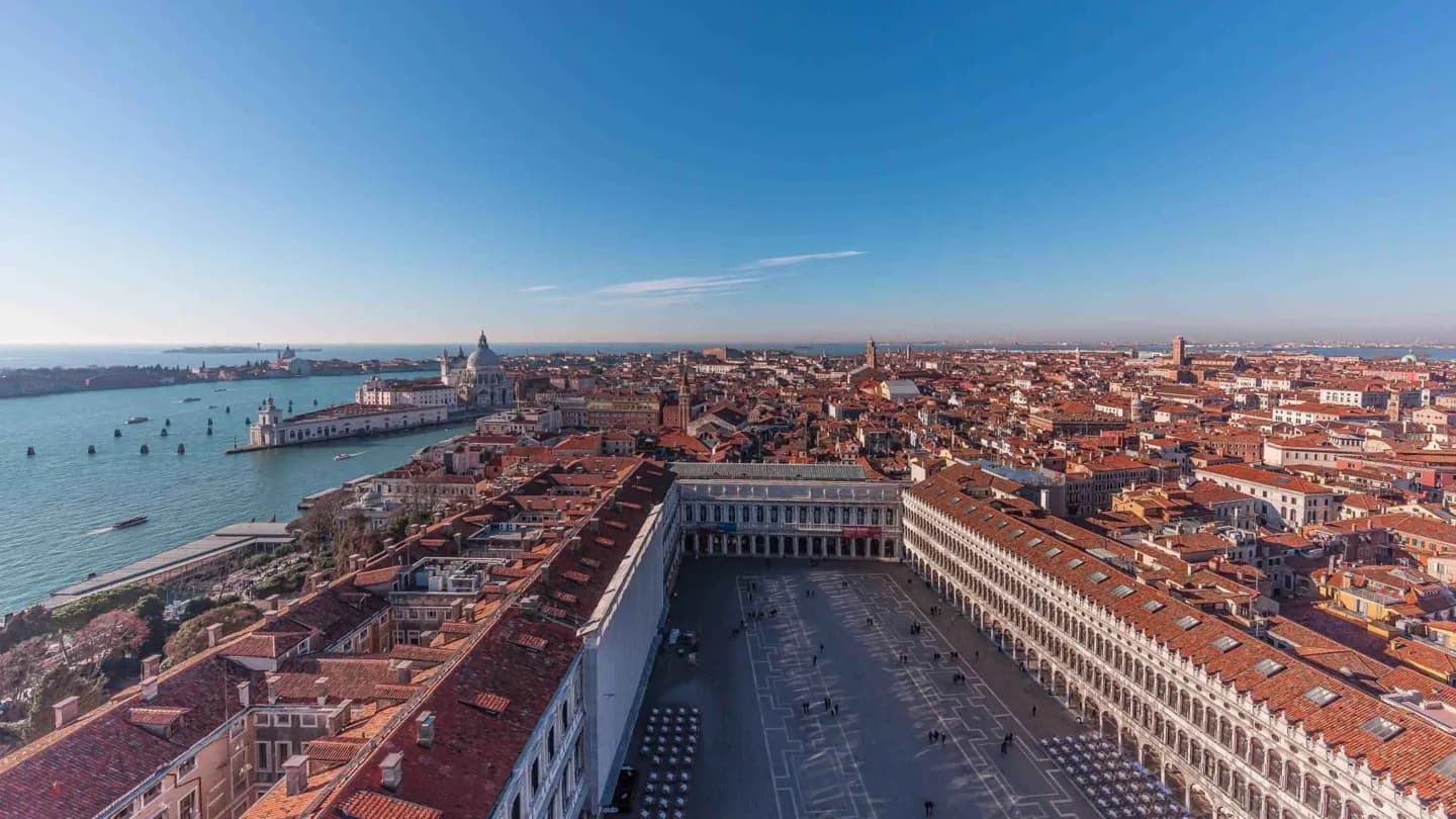 Lesen Piazza San Marco
