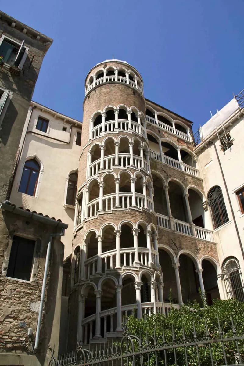 Scala Contarini del Bovolo · 3