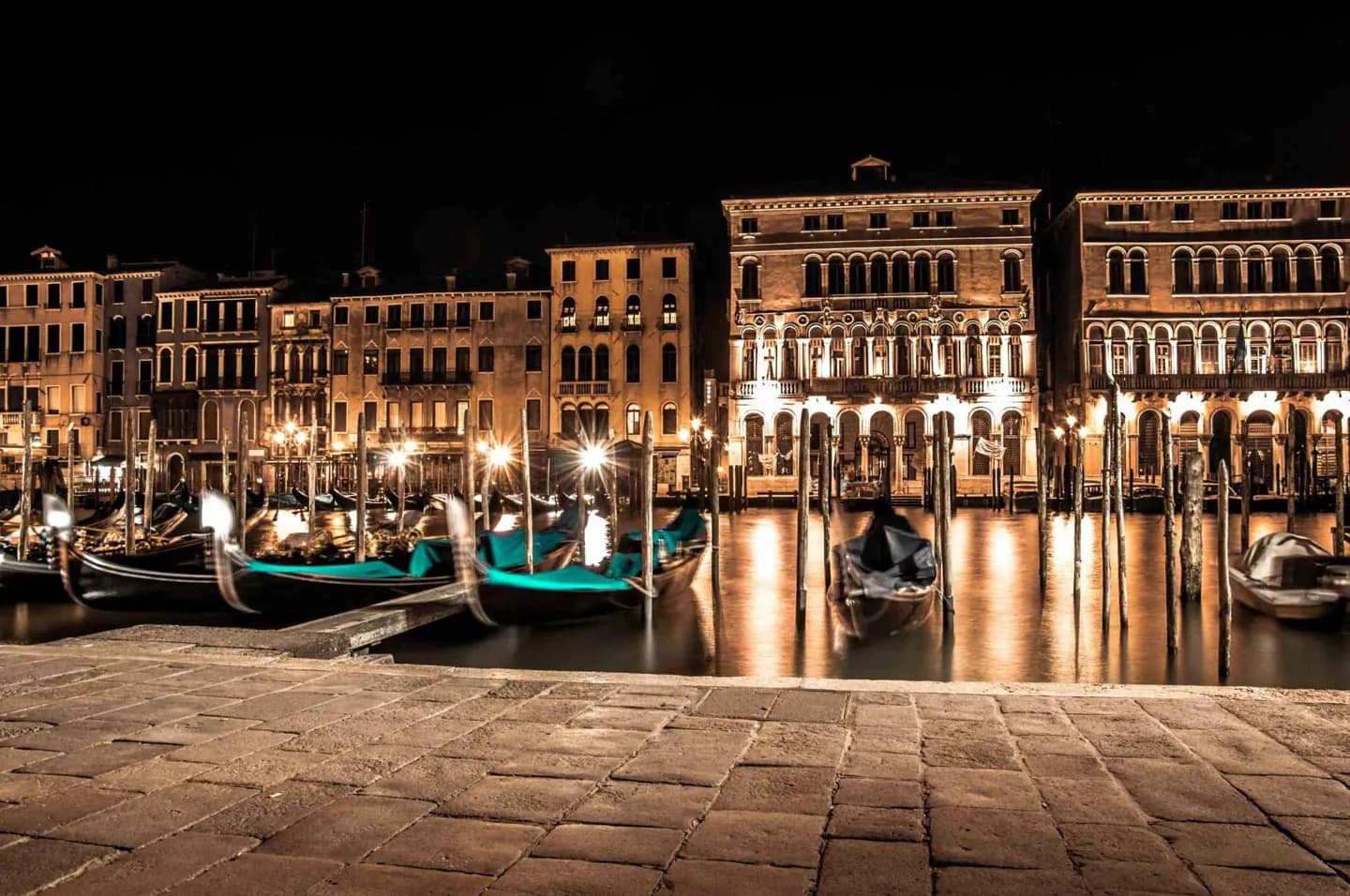 Venecia después del anochecer