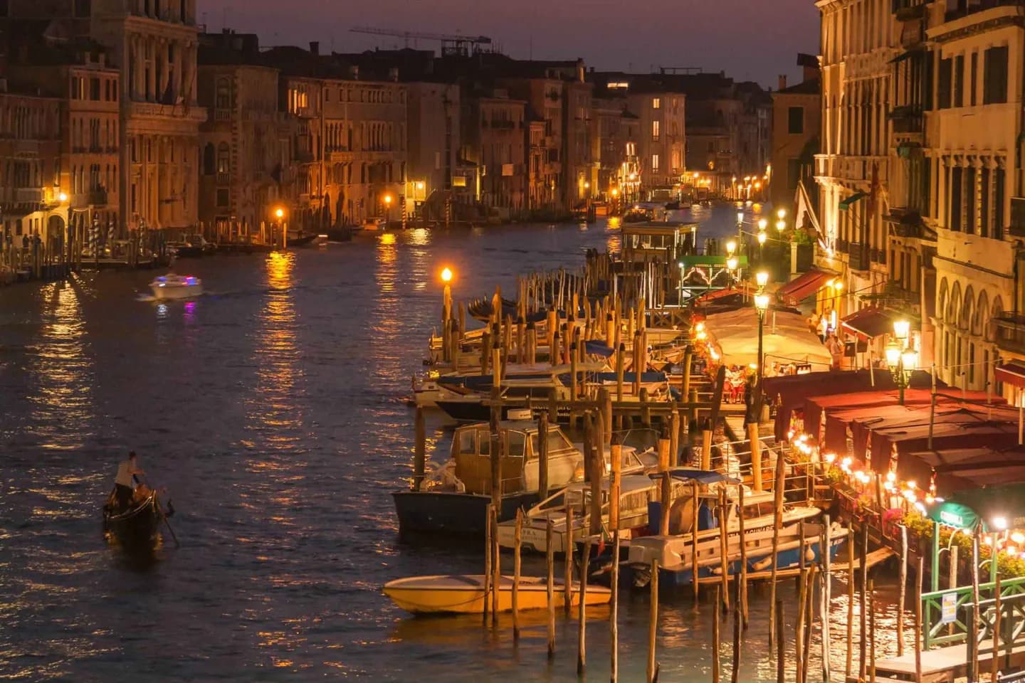 Venecia después del anochecer · 2