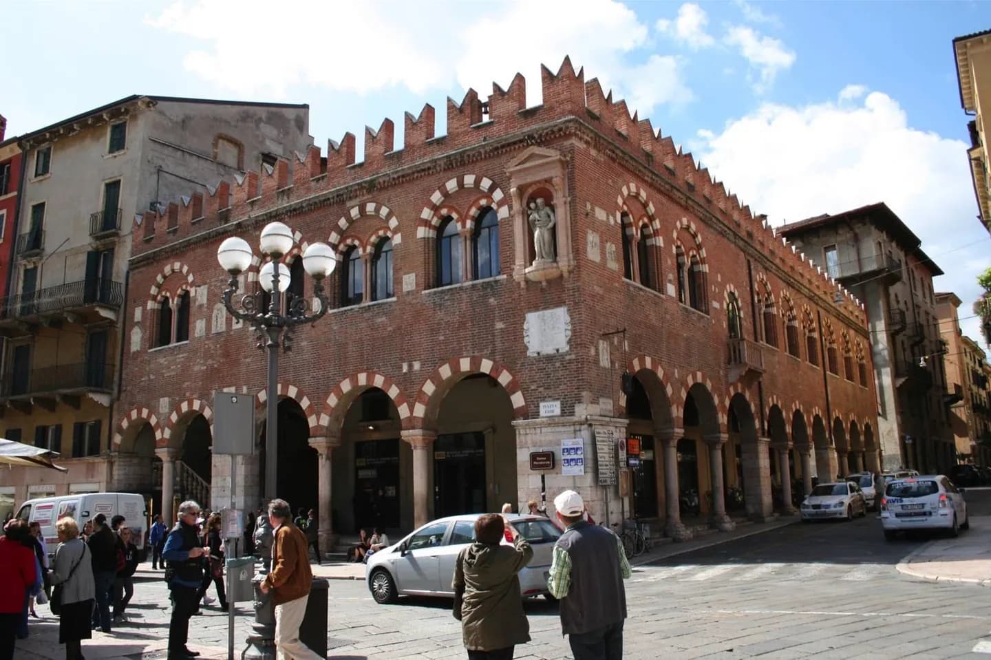 Domus Mercatorum