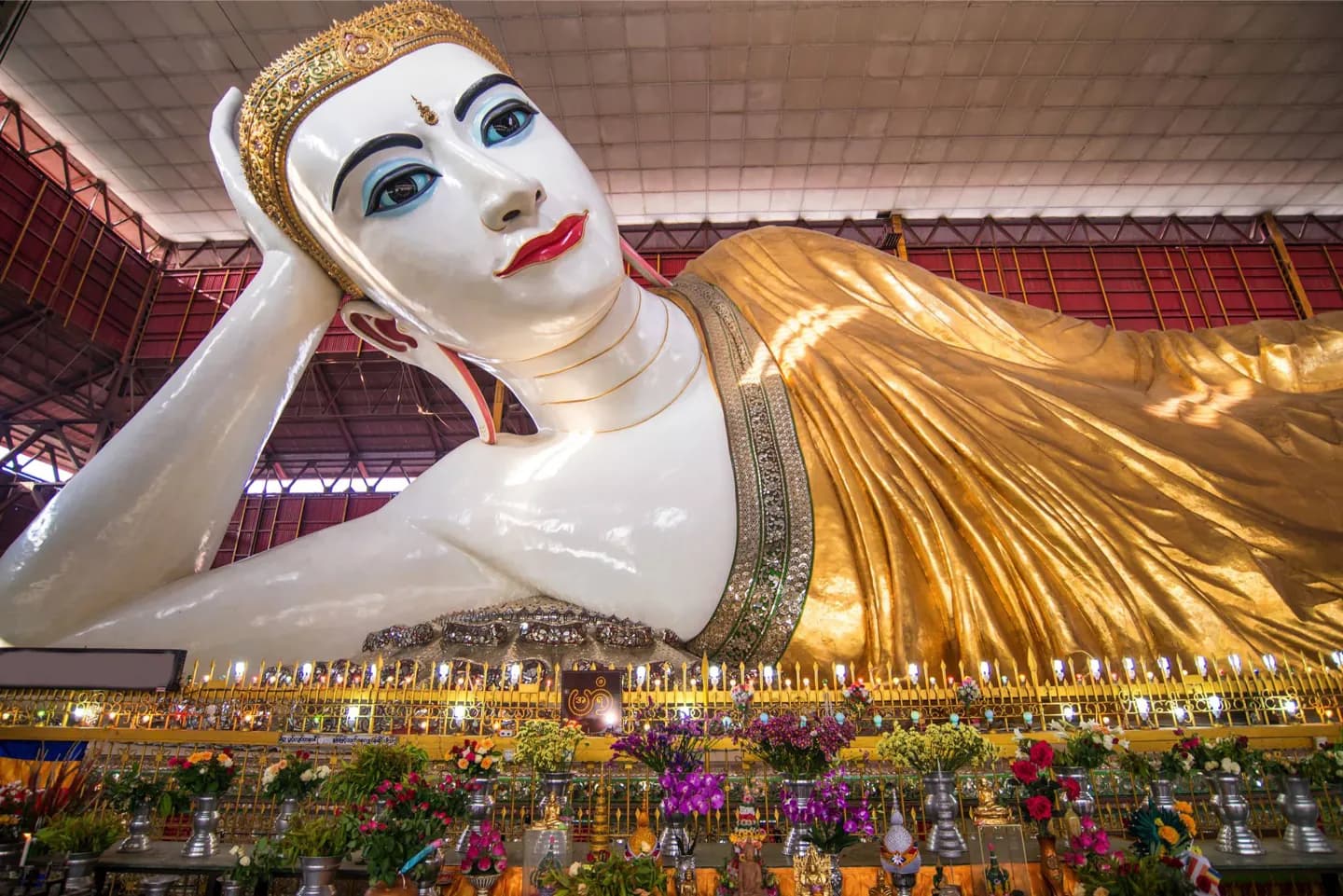 Chaukhtatgyi Buddha Temple · 2