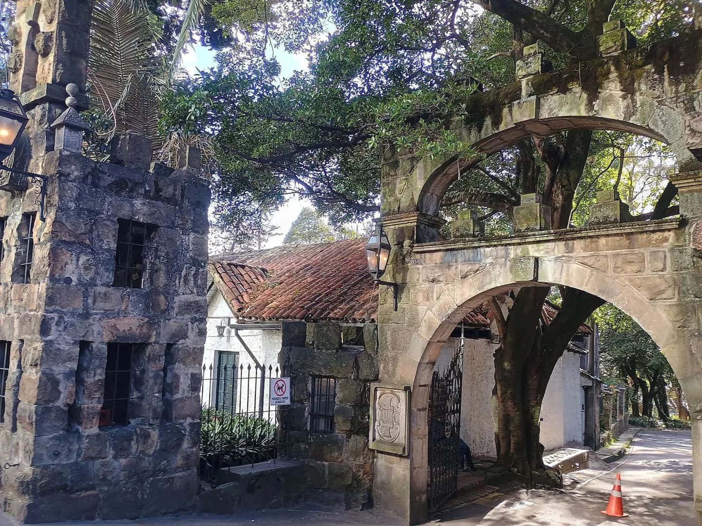 Historische Häuser und Höfe im Norden von Bogotá