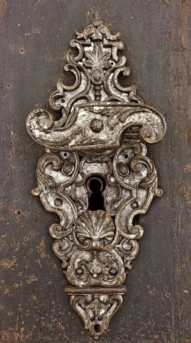 Bordeaux’s bells, churches and old streets