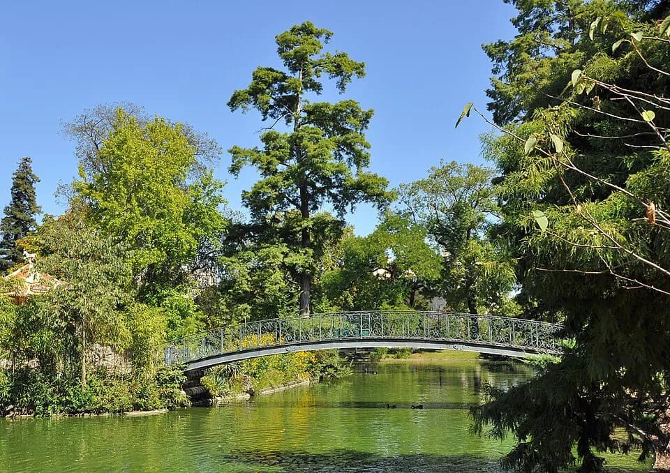 Gardens, art and the northern riverfront