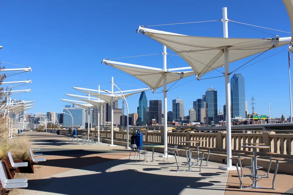 Puente peatonal Ronald Kirk