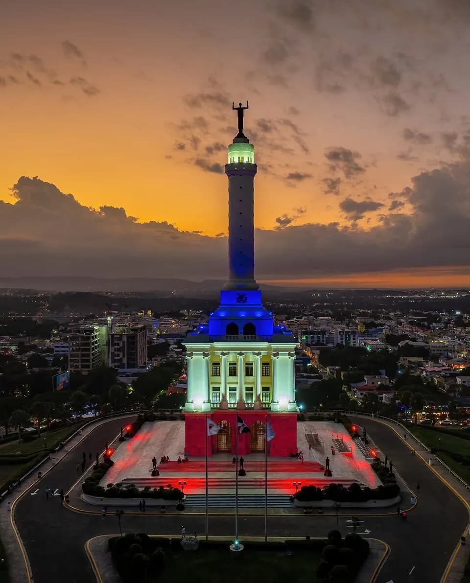 Monumento a los Héroes de la Restauración