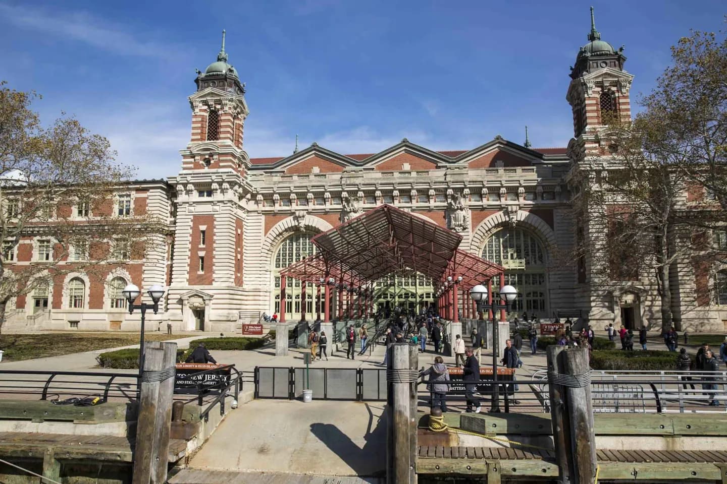 Por qué Ellis Island cruza una línea estatal