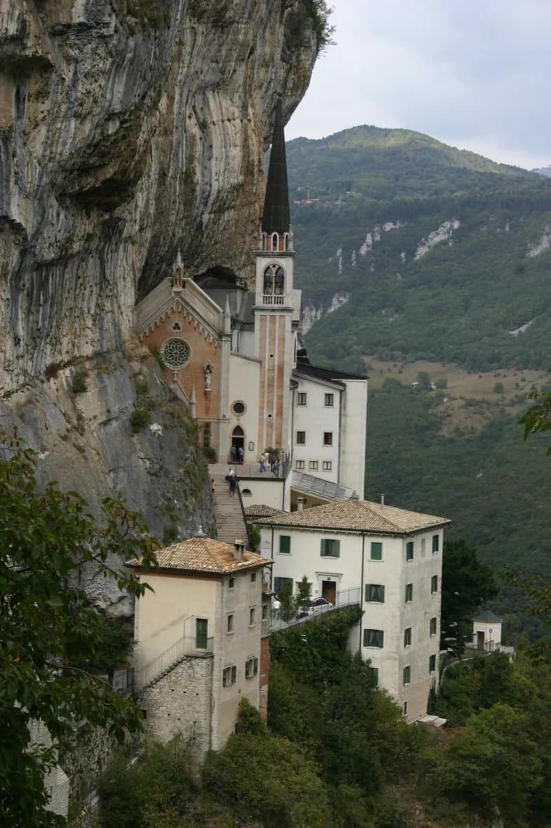 Santuario de la Virgen de la Corona