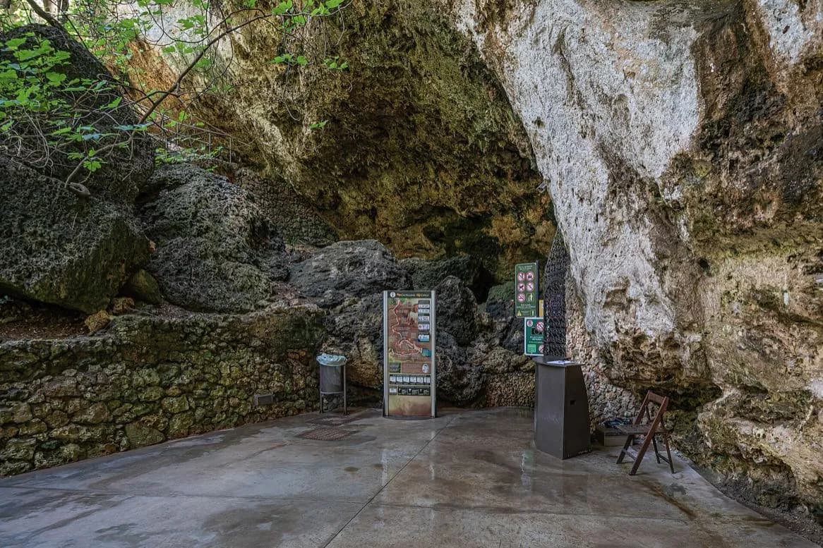 Caves of Hams