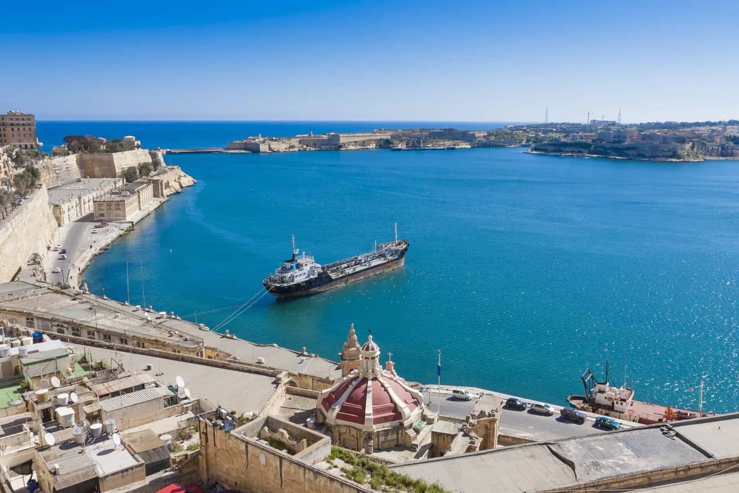 Wasser auf Malta: Eine knappe Ressource, die von Kalkstein und Meer geprägt ist