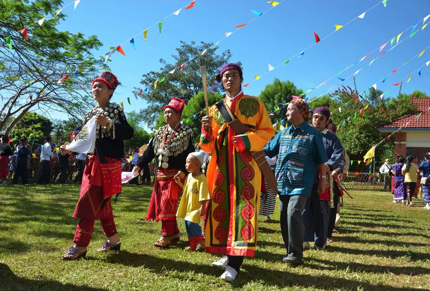 Vida en el pueblo y tradiciones culturales
