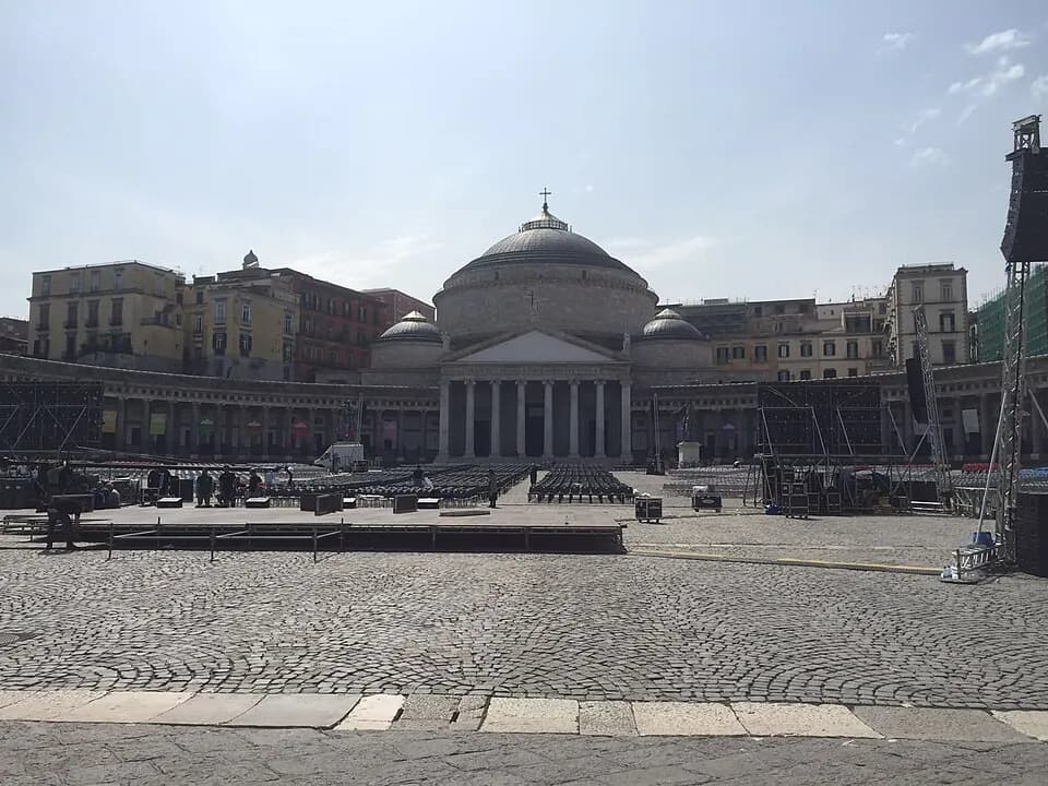 Royal Naples from the great square to Toledo