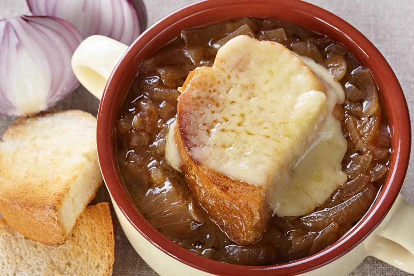 Zuppa di cipolle francese