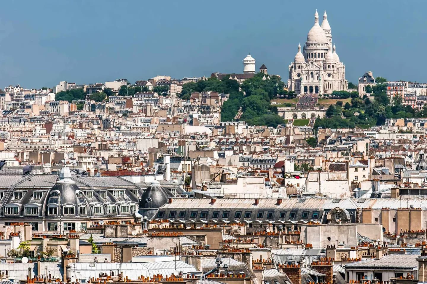 Montmartre to Le Marais: Hilltop Views and Historic Streets