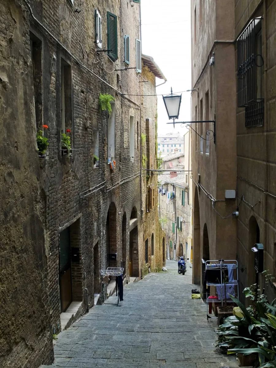 La República Detrás De Las Calles De Siena