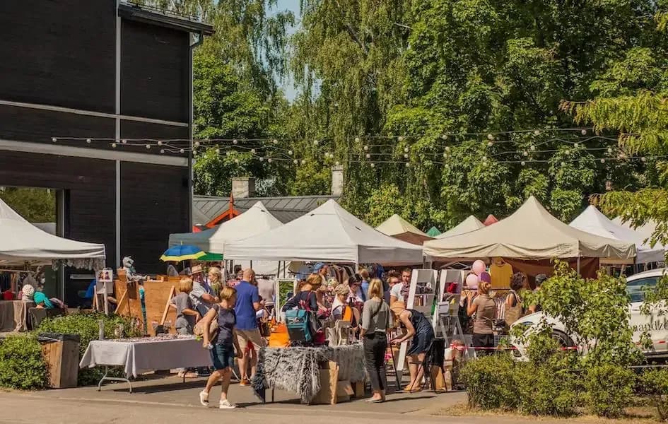 Saturday Markets and Gardens Across the River