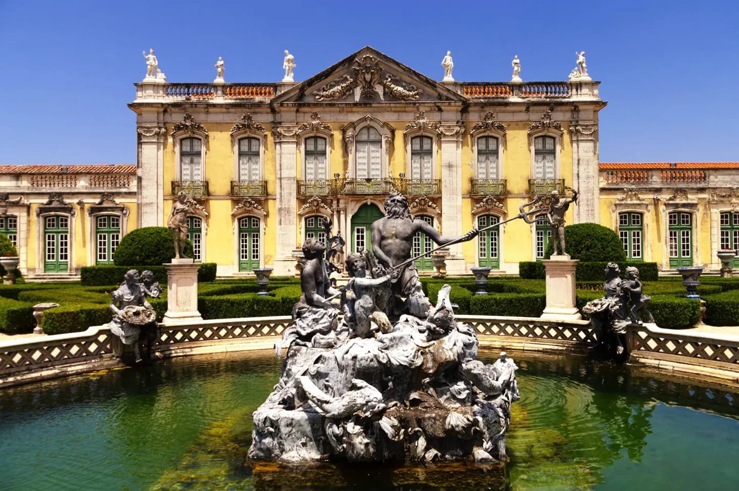 Die Fassaden von Queluz lesen