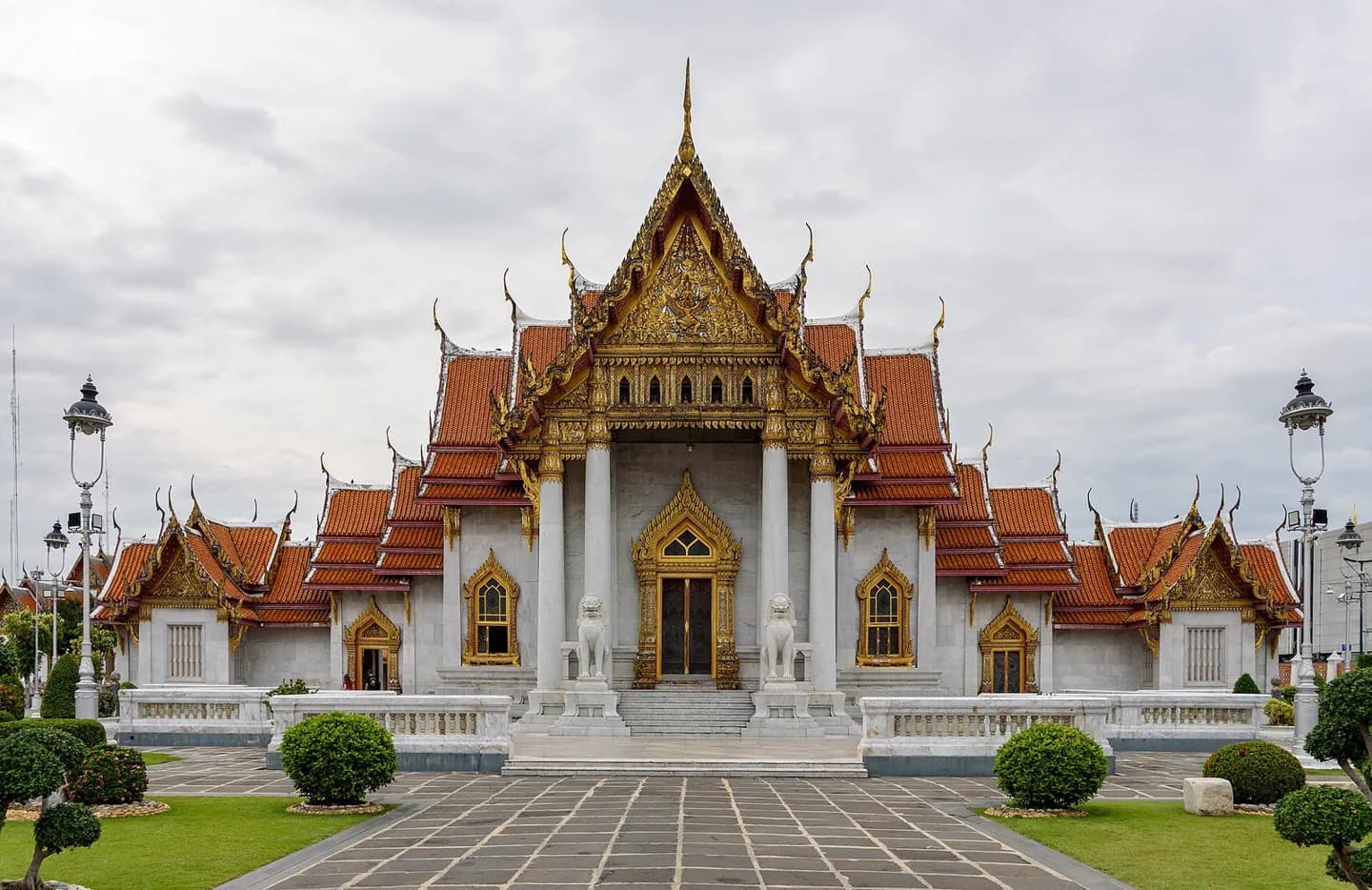 Le forme del tempio di Bangkok e il Monte d'Oro