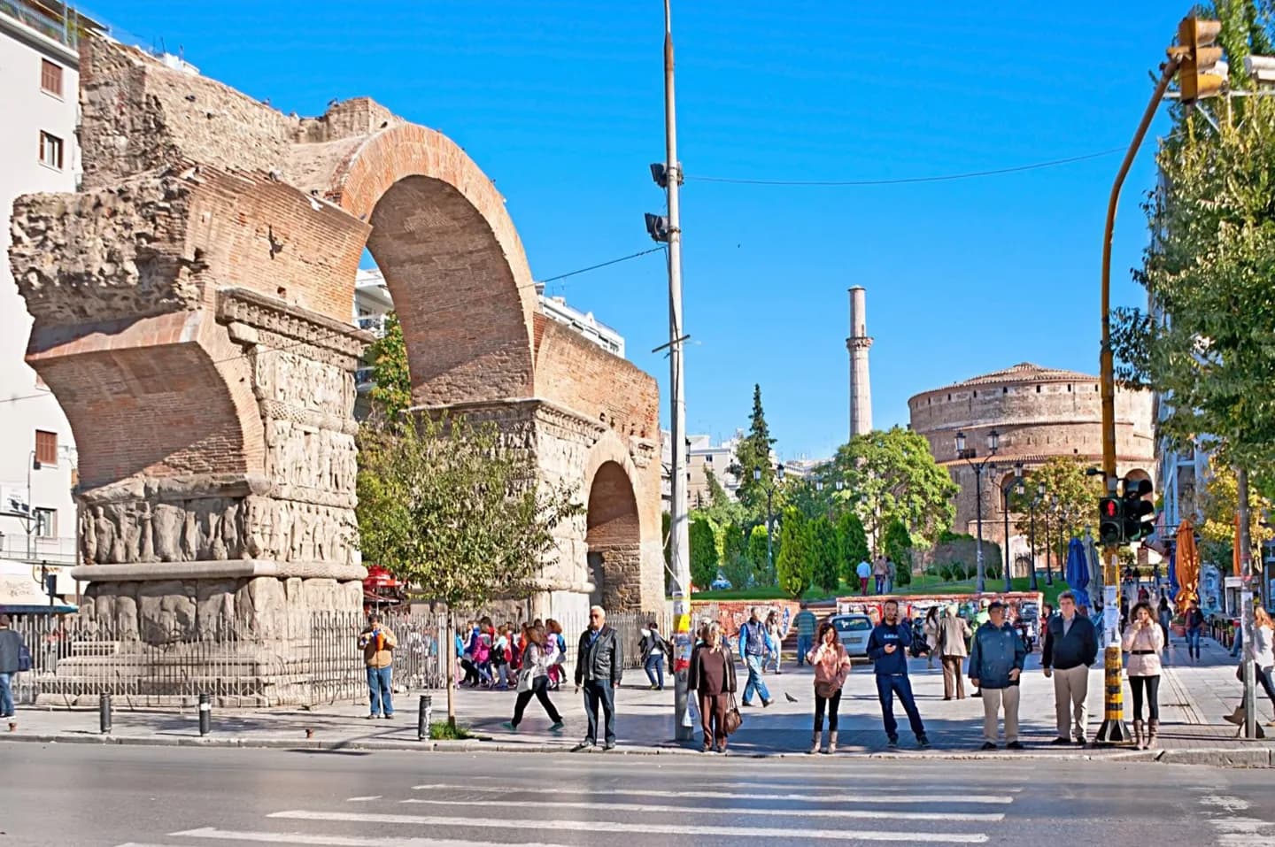 O Arco de Galerio e Rotunda