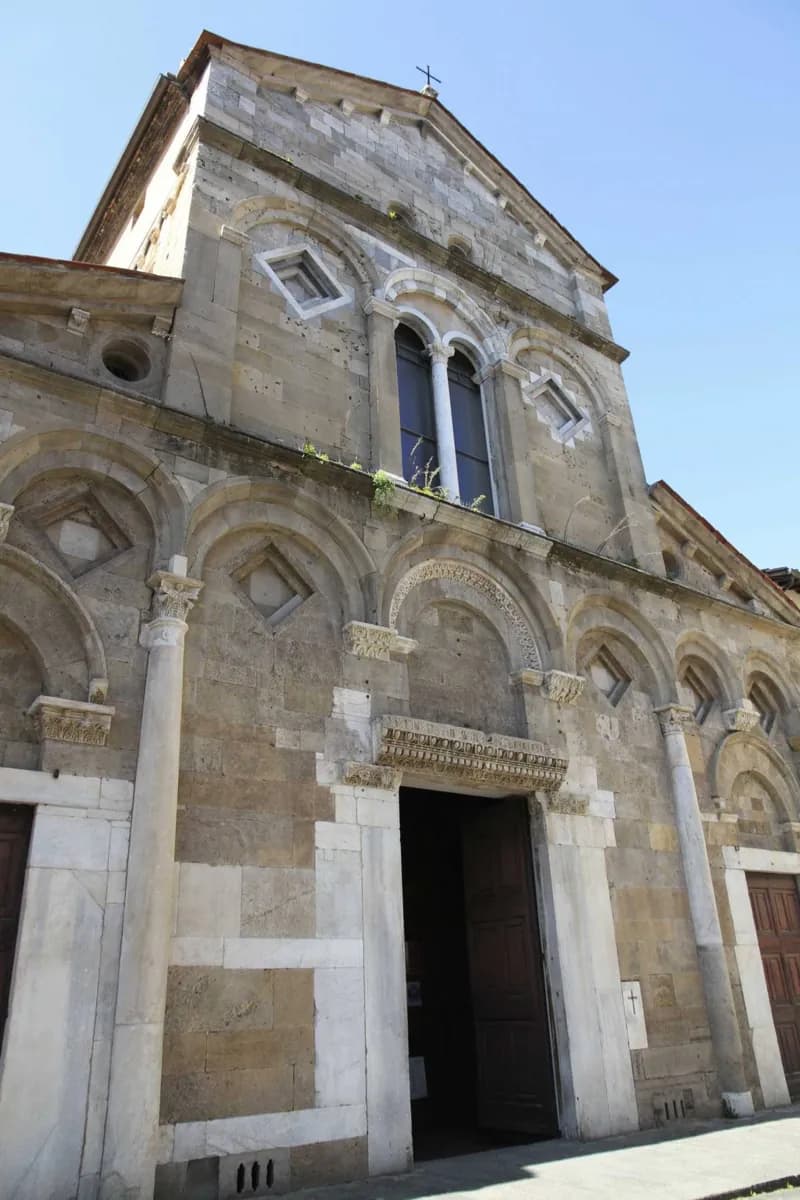 Lucca's Walls, Churches and Towers