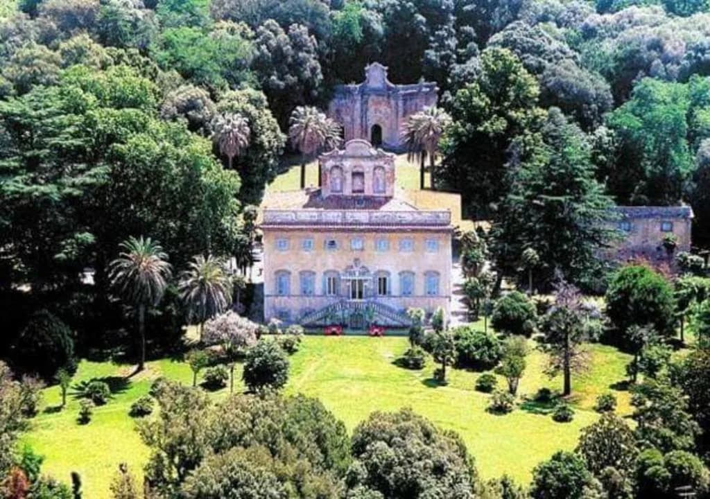 Tuscan Villas, Lake and Spa Town