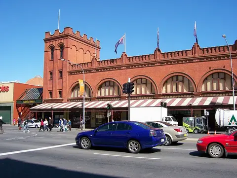 Mercado de Adelaide, North Terrace e jardins