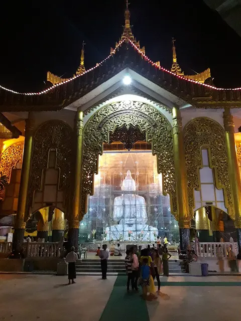 Kyauktawgyi Buddha Temple, Yangon